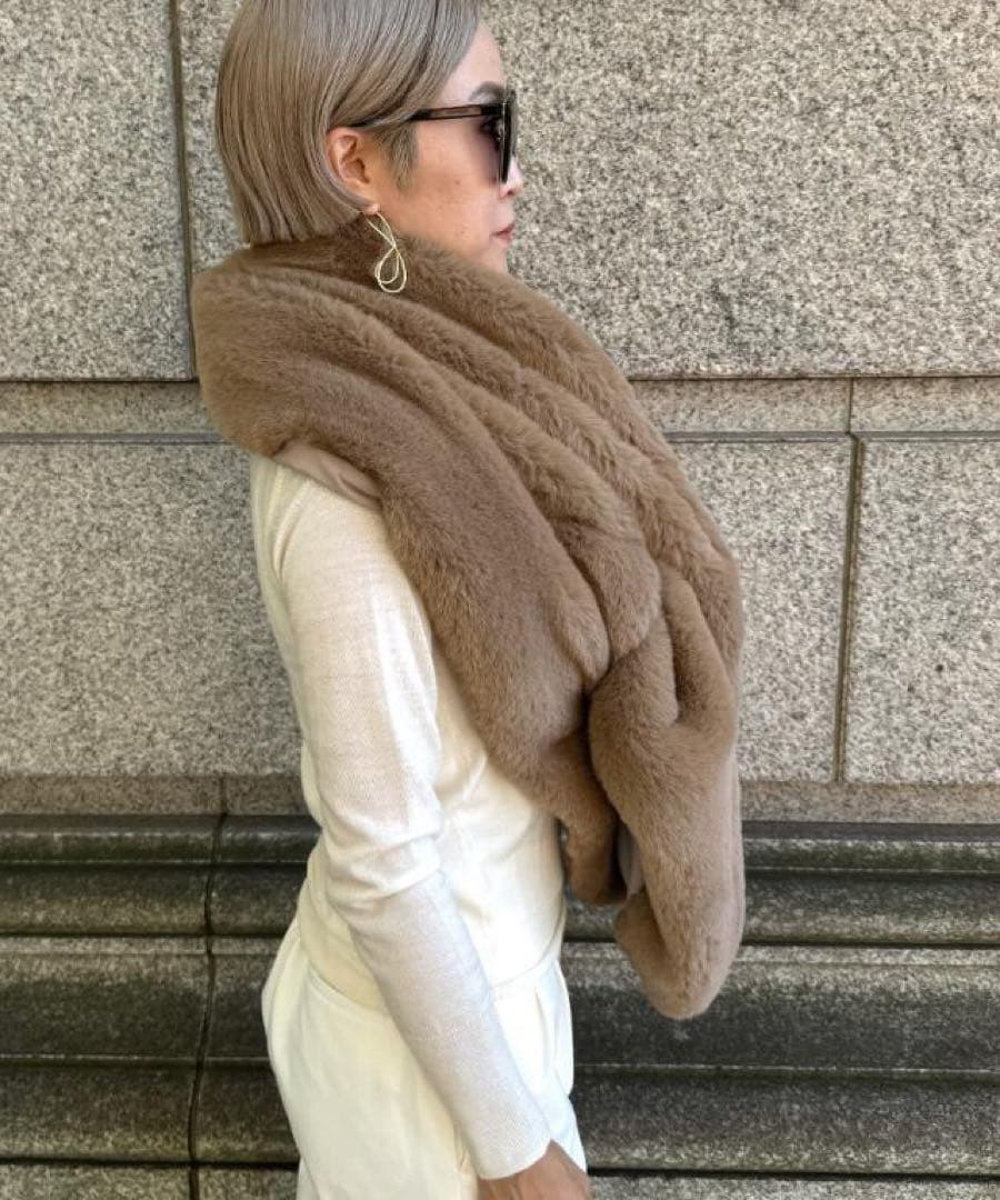 新品 JENNE ジェンヌ リッチボリュームファーケープ