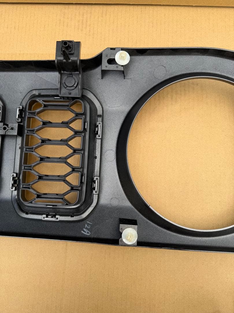 ジムニーノマド　純正フロントグリル