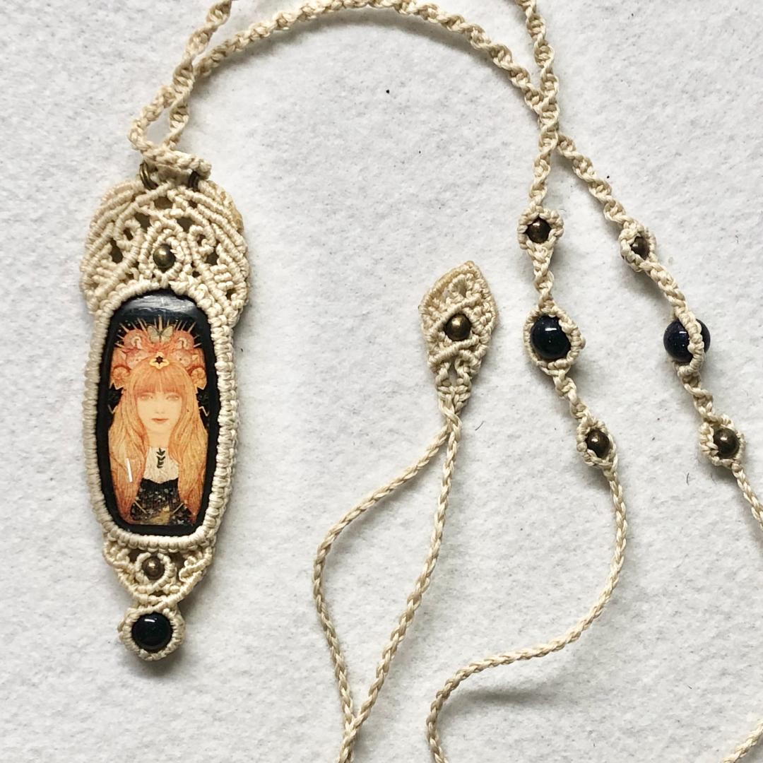 マクラメ編みアート＃010『右手の龍と左手の獅子』＆『マリアの心臓』