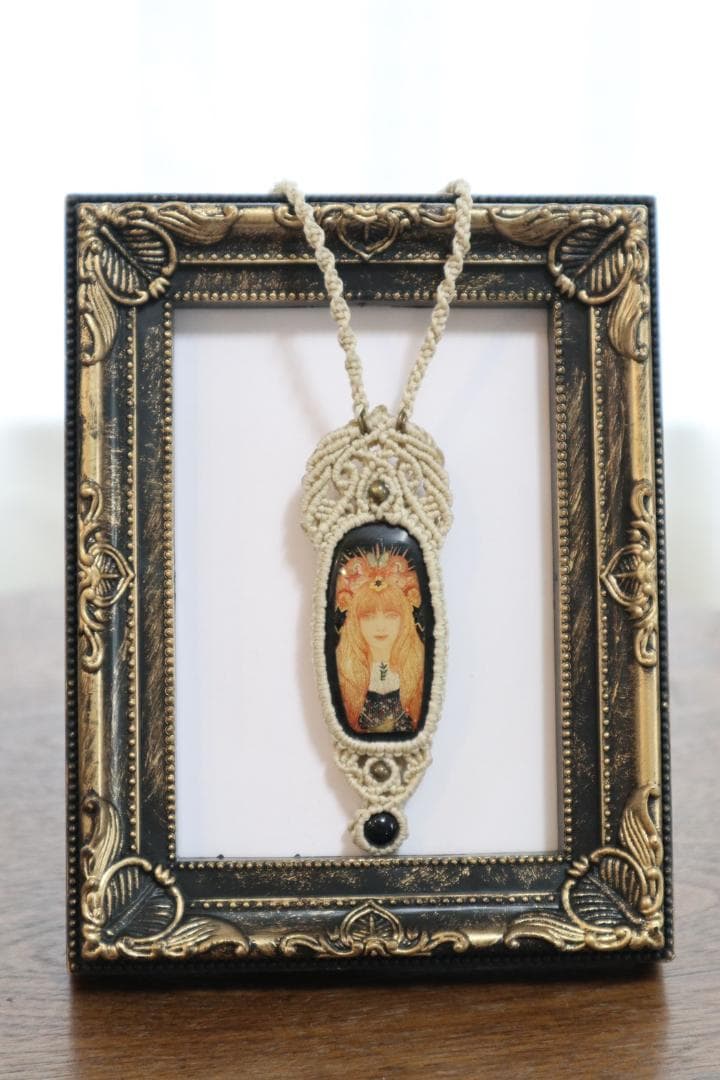 マクラメ編みアート＃010『右手の龍と左手の獅子』＆『マリアの心臓』