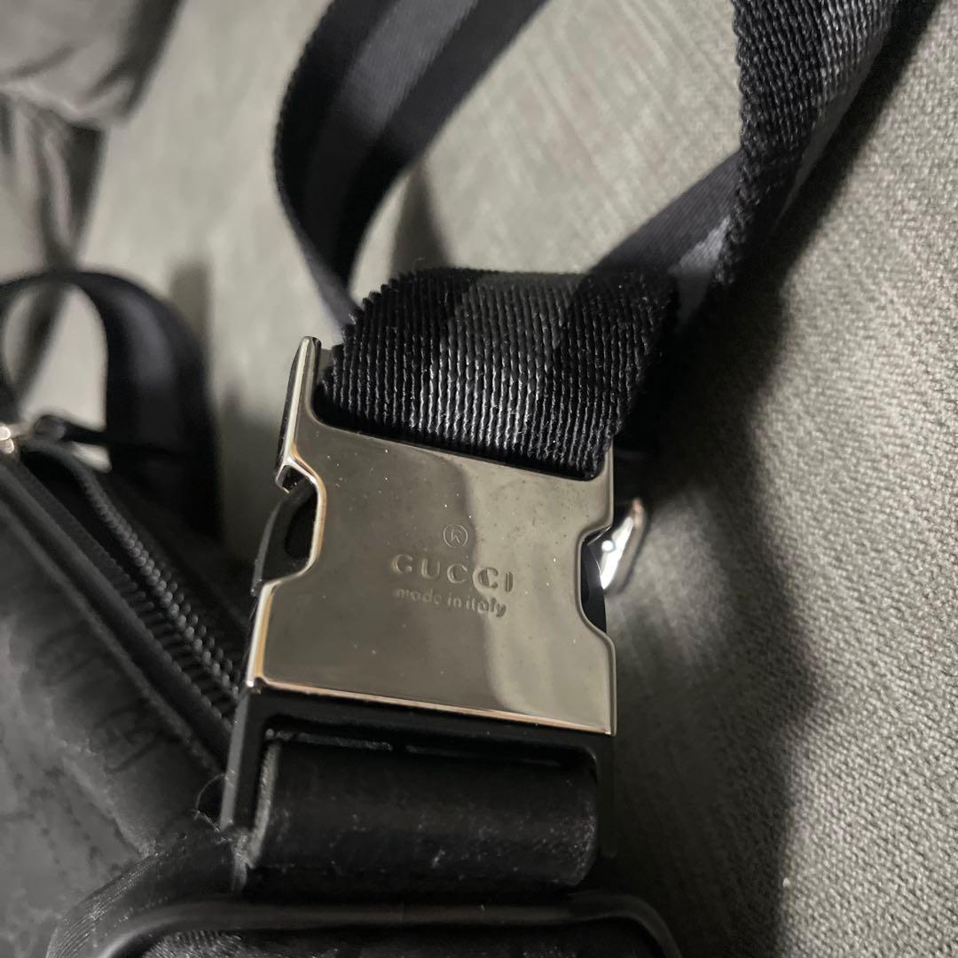 GUCCI GGキャンバス　ショルダーバック　黒