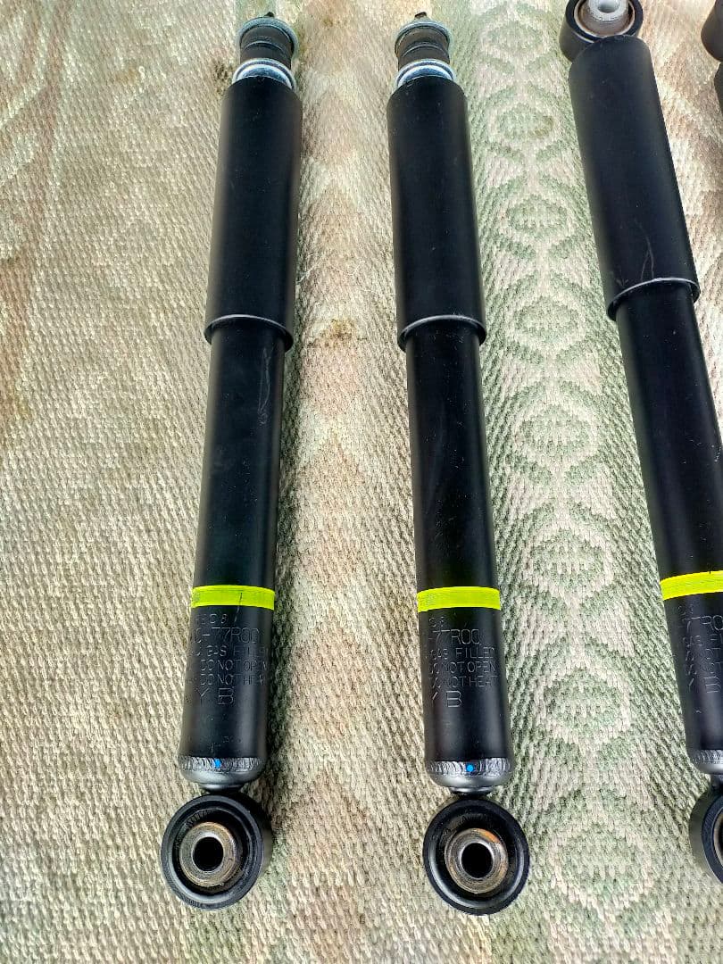 ジムニー　JB64 純正サスペンション　1台分　新車外し