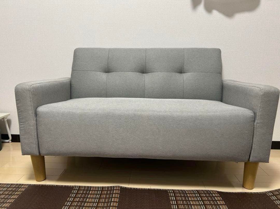 グレー 2人掛けソファ ボタン付きクッション