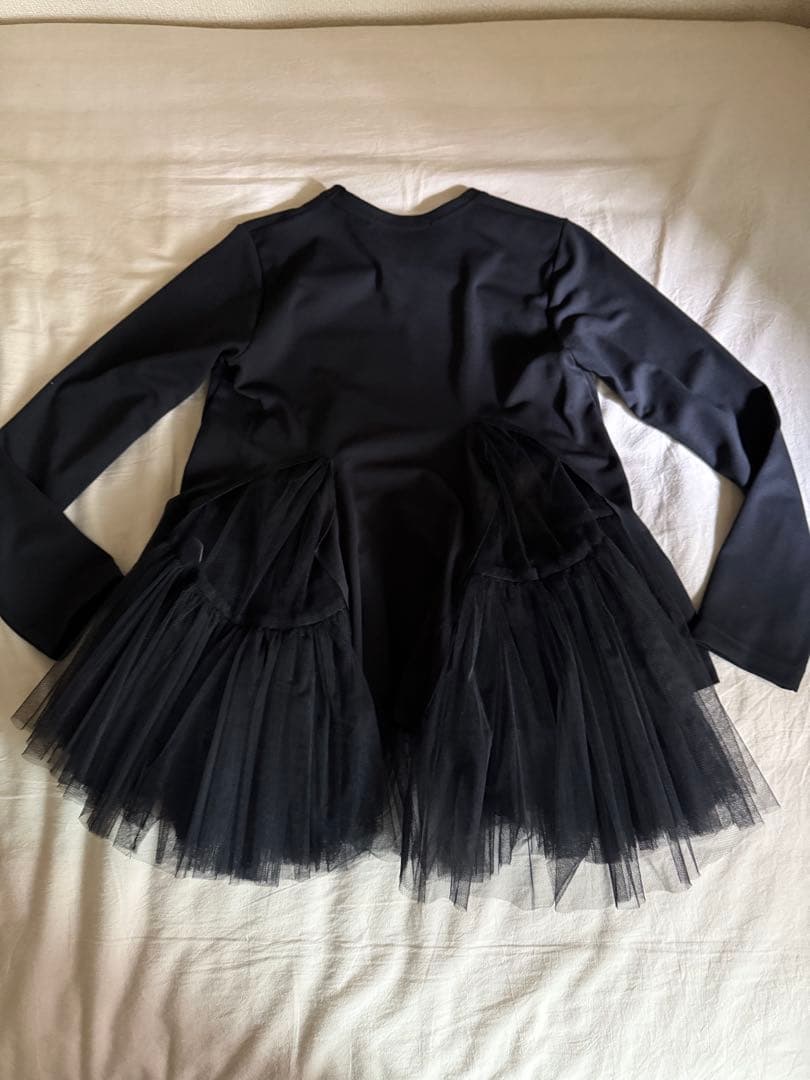 コムコムAD2022AW ブラック チュール付きTシャツS