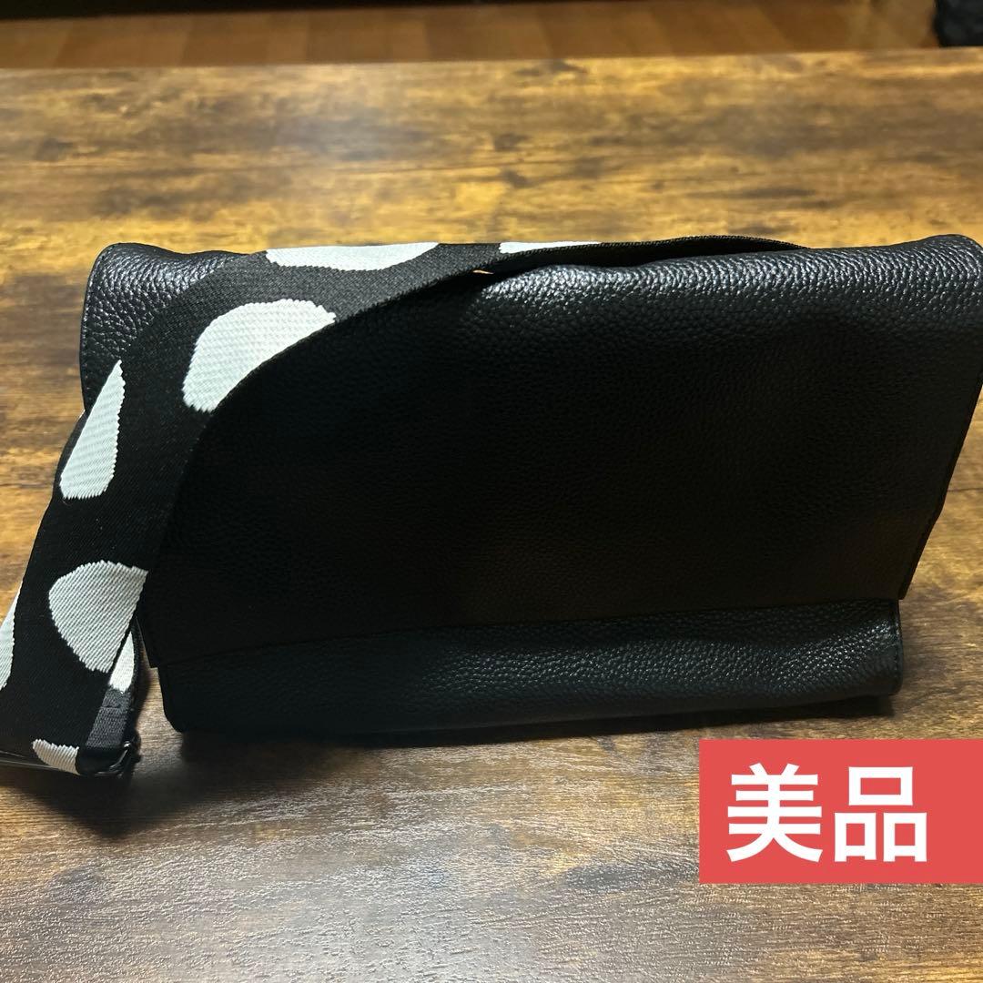 【美品】イアパピヨネ 柄ワイドテープ ショルダーバッグボディバッグ 本革