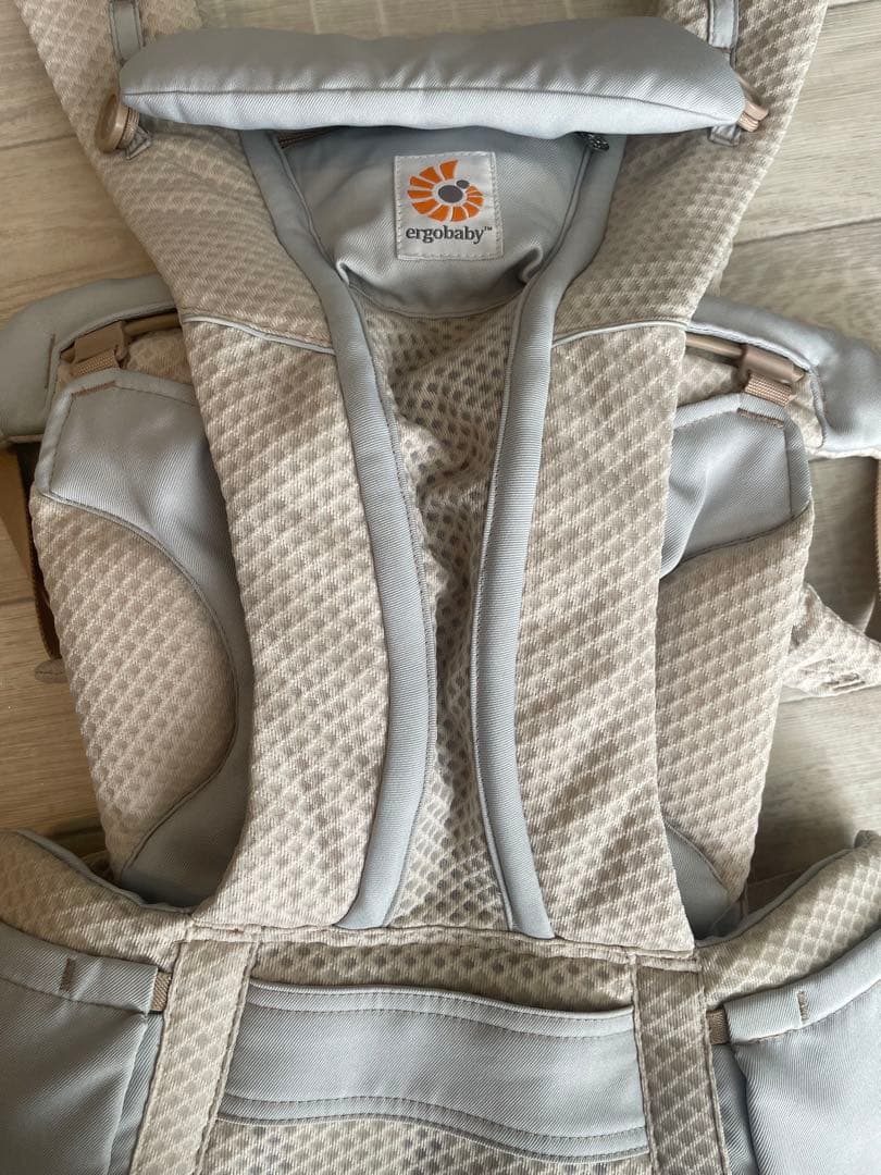 エルゴベビー抱っこ紐 オムニブリーズ サンドベージュ　ポーチ付き