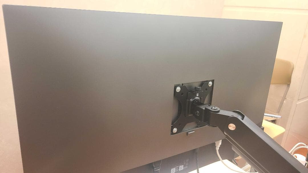 DELL U3219Q 32インチ 4K UHD モニター