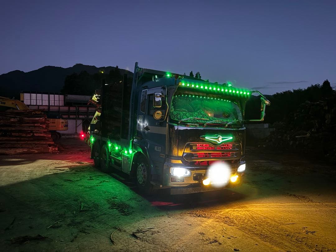 UDクオン フロントバイザー