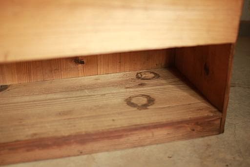 古く味のあるパタパタ扉の木製収納棚　収納棚　食器棚　カップボード　古家具　古道具