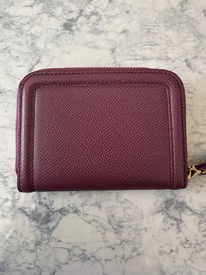 りりです。フェラガモ　リボン付きパープルレザーケース