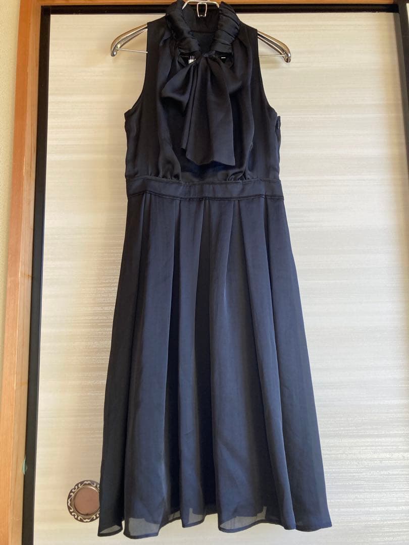 ウキエANAYI ノースリーブ ブラックドレス リボン付き