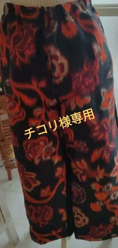 COMME des GARÇONS 黒とオレンジの花柄 ガウチョパンツ