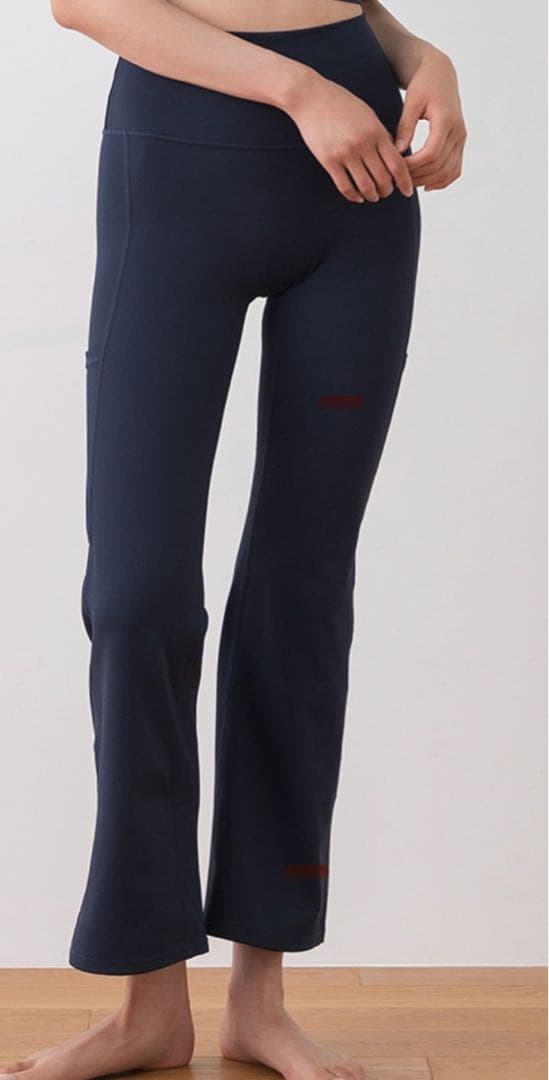 新品•未使用！【SUKALA】ユーティリティフレアレギンスMサイズLAVA