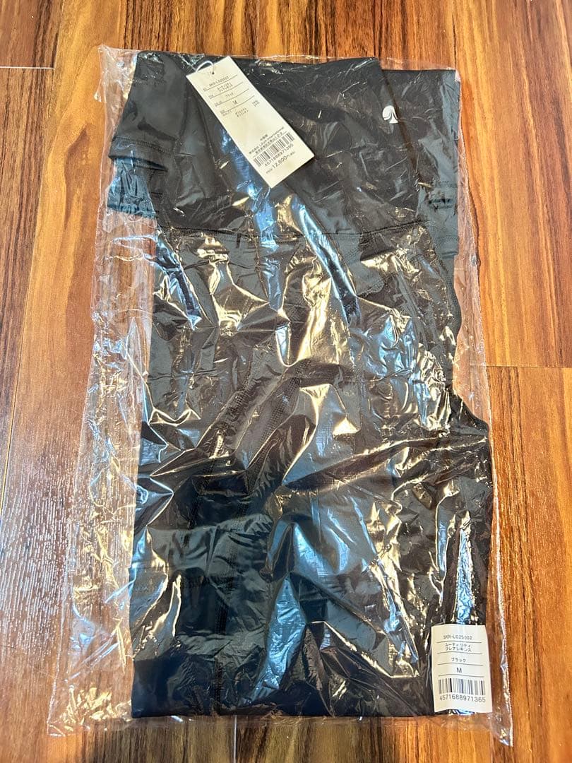 新品•未使用！【SUKALA】ユーティリティフレアレギンスMサイズLAVA