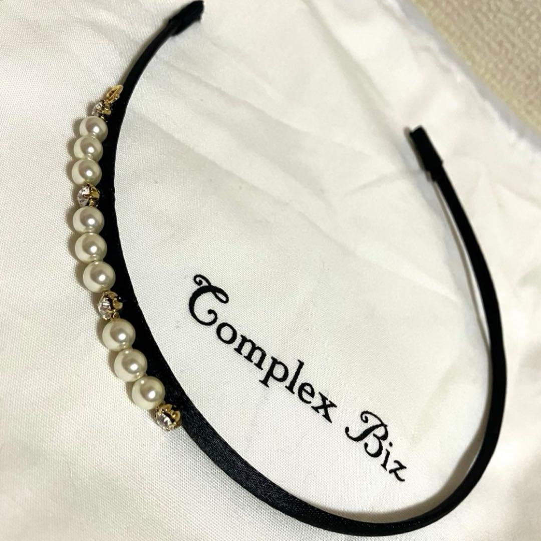 【美品】Complex Biz ポライトシェルパールヘアバンド　ブラック