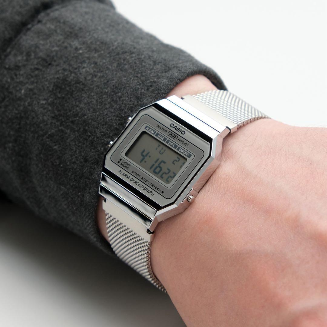 カシオ　デジタル腕時計　（新品）海外モデル　レトロデザイン　シルバー