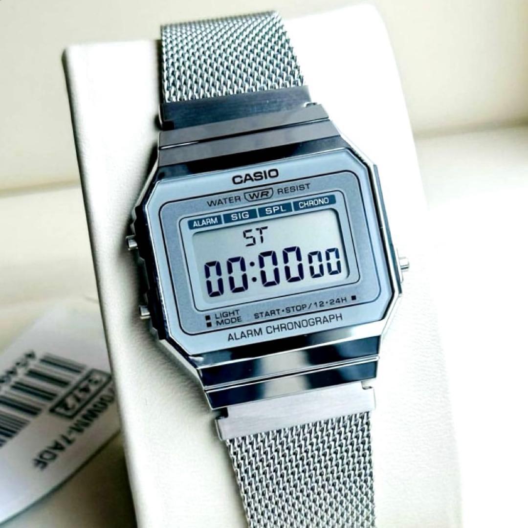 カシオ　デジタル腕時計　（新品）海外モデル　レトロデザイン　シルバー