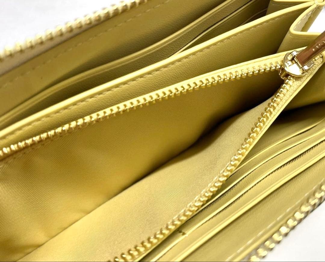 コーチ 長財布 レディース レザー ストラップ付き 馬車モチーフ オフホワイト系