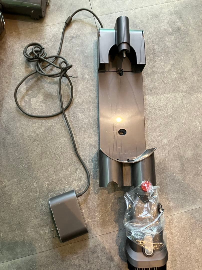 【ダイソン掃除機　V7 slim】コードレスクリーナー