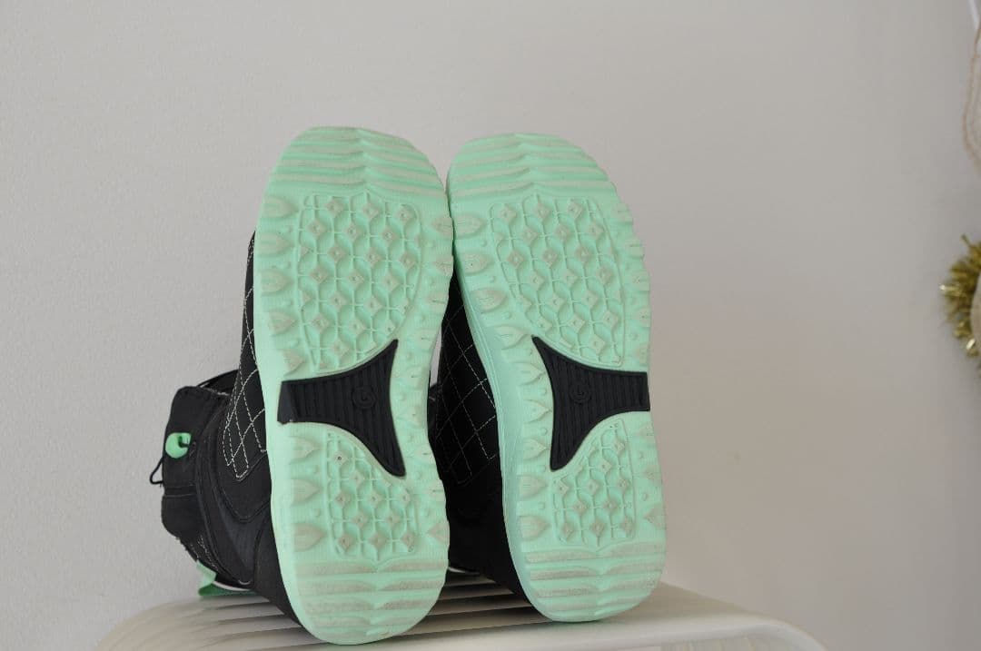 バートン MINT アジアンフィット 25cm スノーボードブーツ ジュニアにも