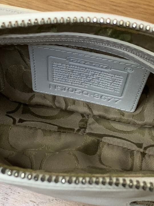 未使用正規品　コーチ 限定コレクション　ポルカドットデミポーチ