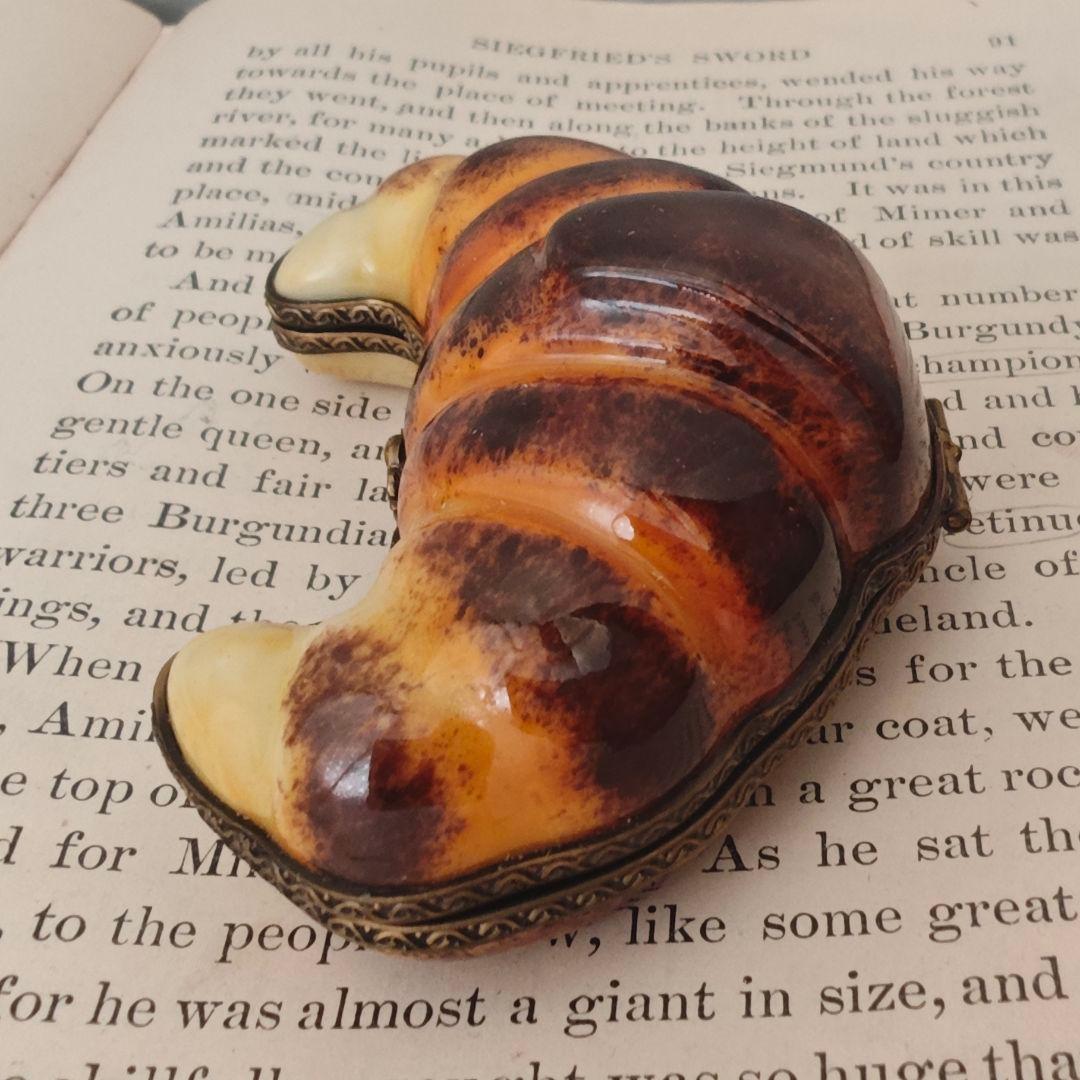 リモージュボックス　クロワッサン　フランス製　ミニチュア　小物入れボンボニエール