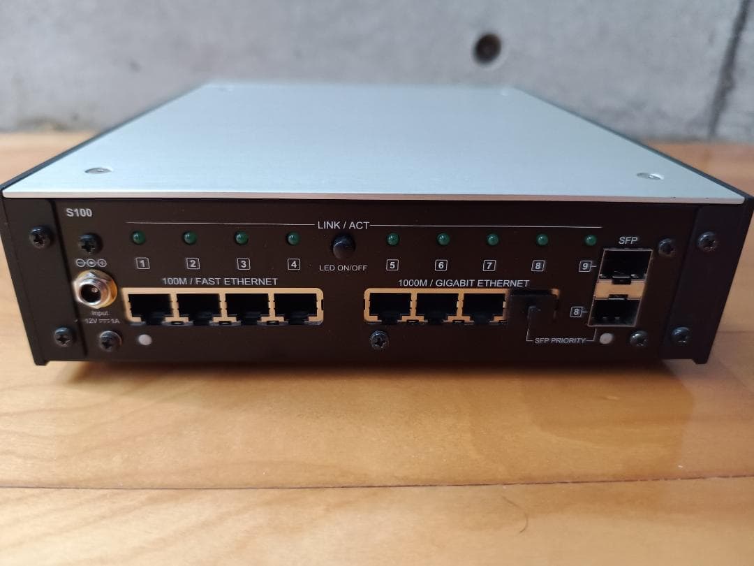 DELA S100-B-J　オーディオ用ネットワークスイッチ