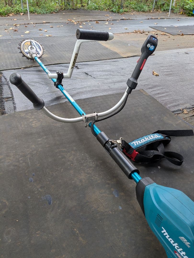 マキタ草刈機40Vmax スーパーカルマー、トリマーハンドル付。バッテリーなし