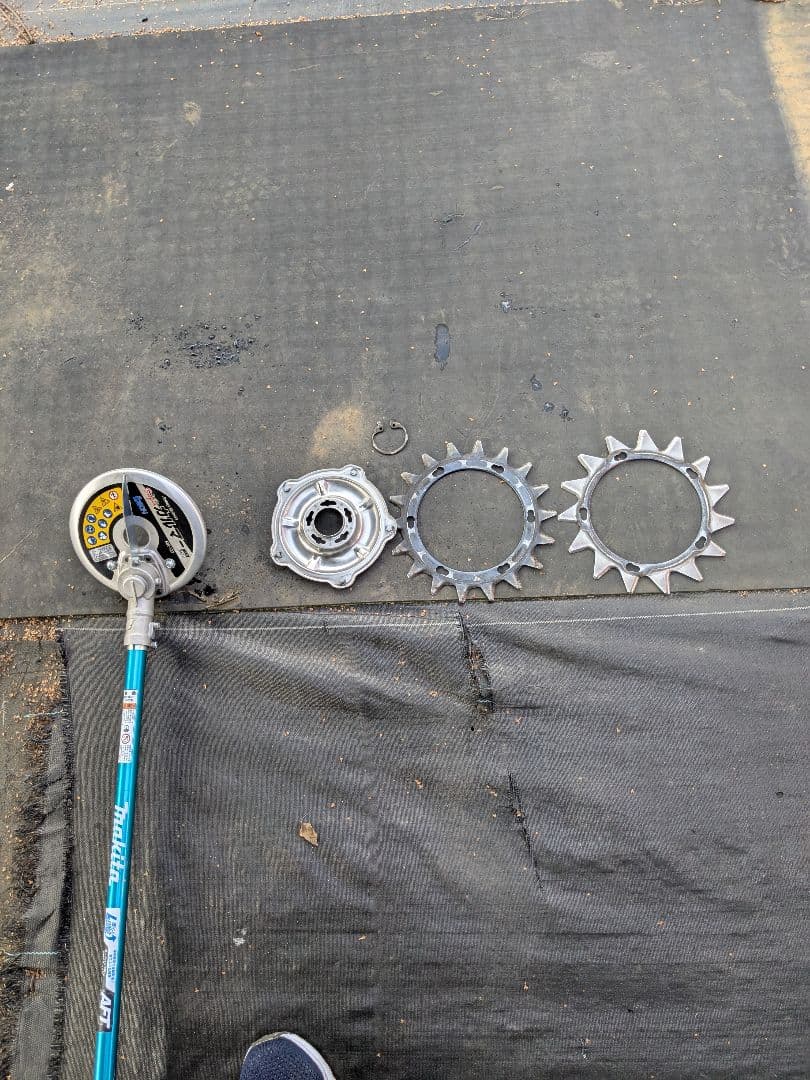 マキタ草刈機40Vmax スーパーカルマー、トリマーハンドル付。バッテリーなし