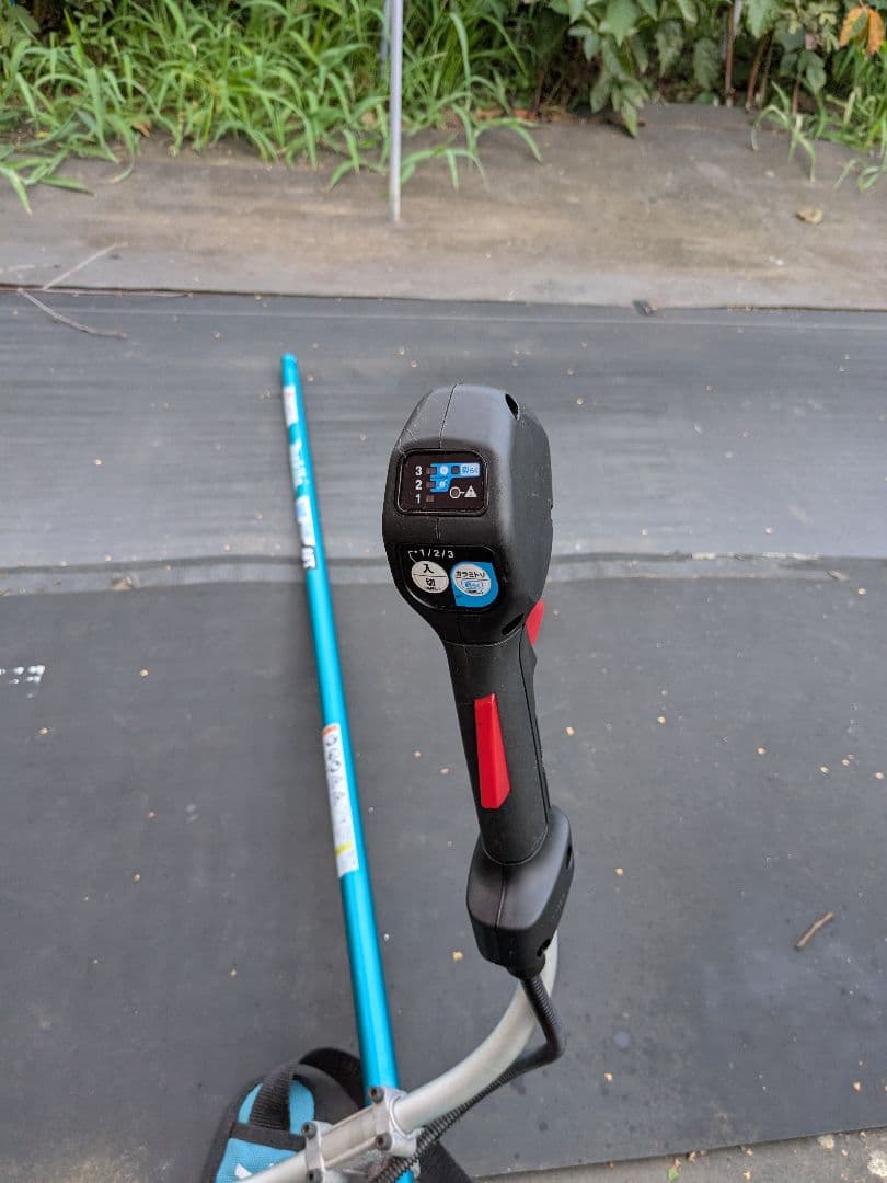 マキタ草刈機40Vmax スーパーカルマー、トリマーハンドル付。バッテリーなし