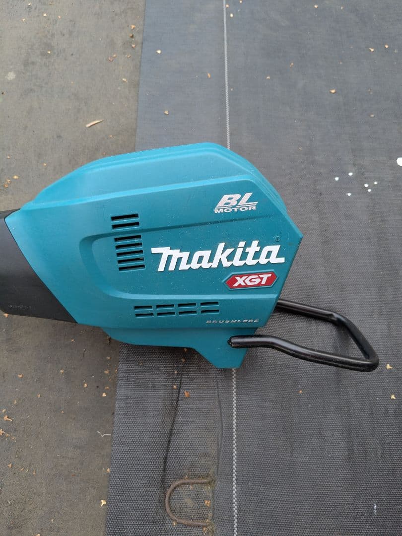 マキタ草刈機40Vmax スーパーカルマー、トリマーハンドル付。バッテリーなし