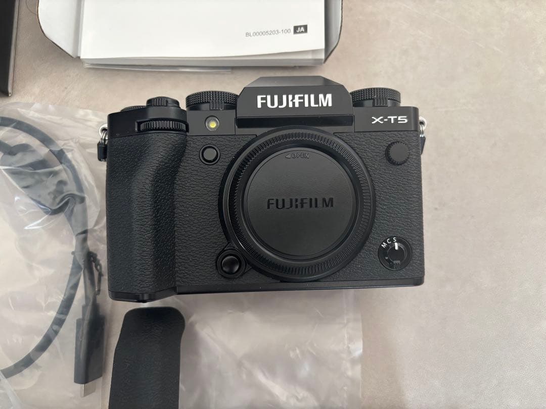 新品同様　FUJIFILM X-T5 ミラーレス一眼カメラ