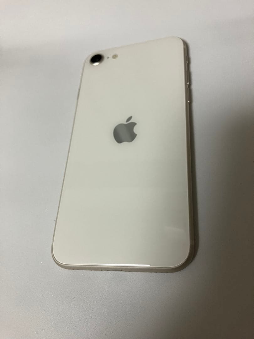 た*ろ様 Apple iPhone SE 第3世代 バッテリー100% simフ