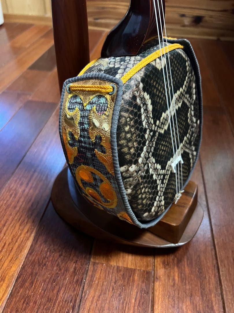 三味線本体 ヘビ革製 黒・茶色　人工