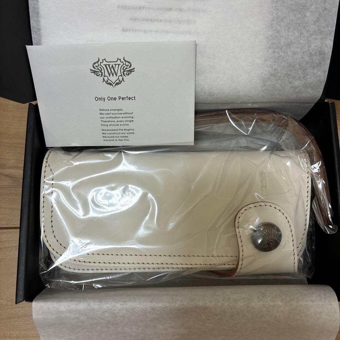 【新品未使用】レッドムーン RED MOONホワイト長財布証明書付き