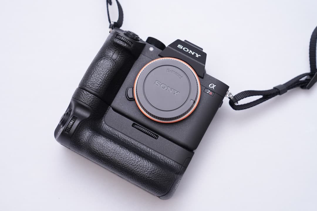 美品SONY α7R III ILCE-7RM3 ＆ VG-C3EM 付属品なし