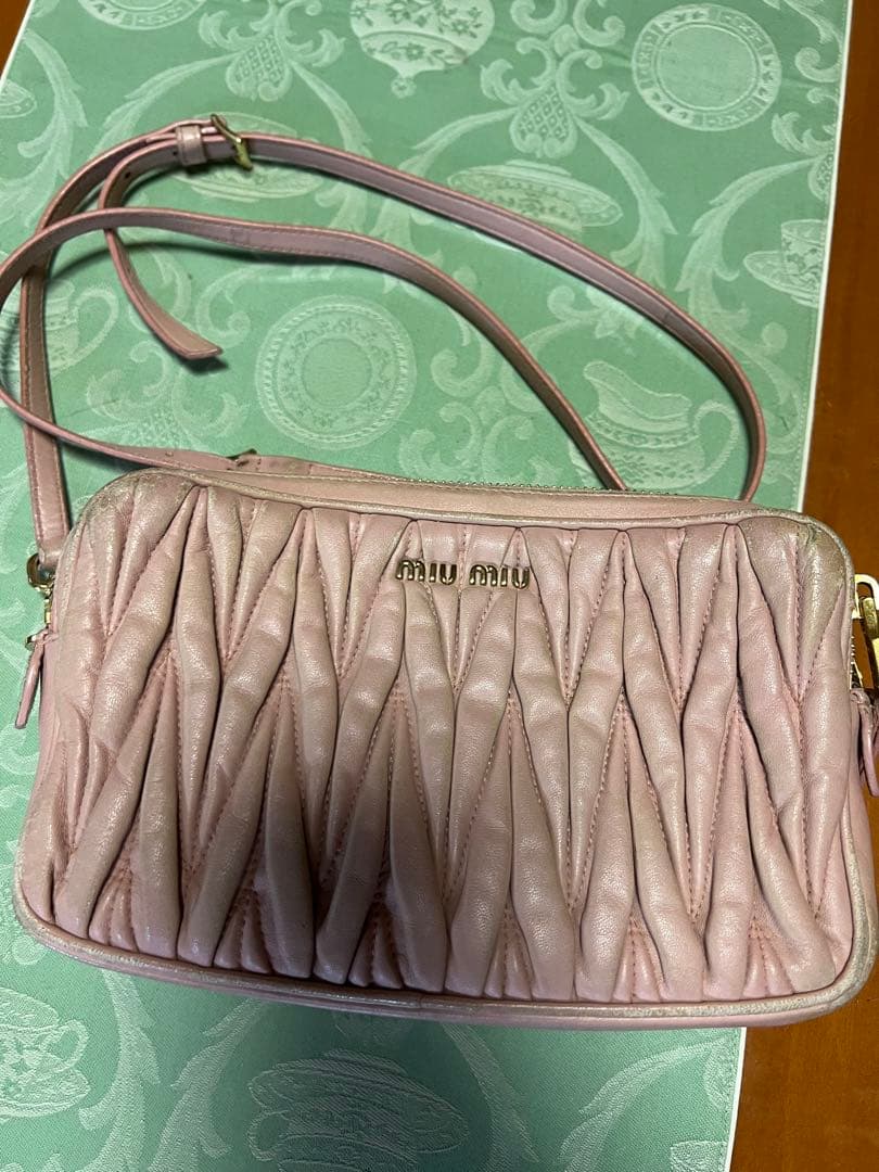 MIU MIU ピンク プリーツ ショルダーバッグ