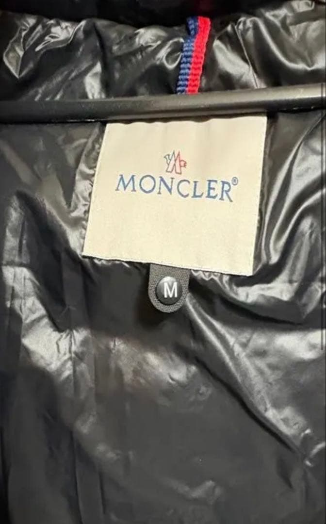 MONCLER ブラック マヤダウンジャケット フード付き