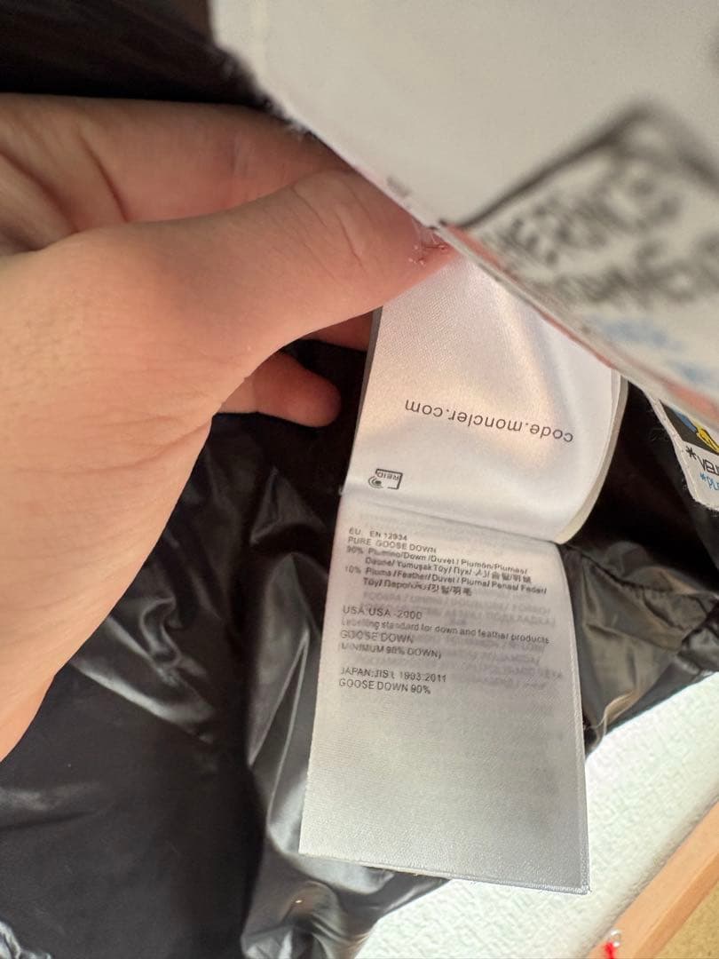 MONCLER ブラック マヤダウンジャケット フード付き