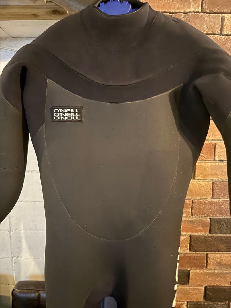 セール中2ヶ月間使用　ONEILL 冬用　セミドライ　ウェットスーツ定価16万円