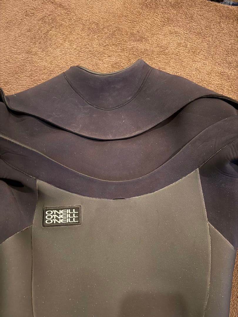 セール中2ヶ月間使用　ONEILL 冬用　セミドライ　ウェットスーツ定価16万円