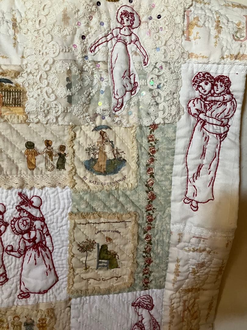 ケイトグリーナウェイの図案のレッド刺繍と生地のパッチワークキルトタペストリー