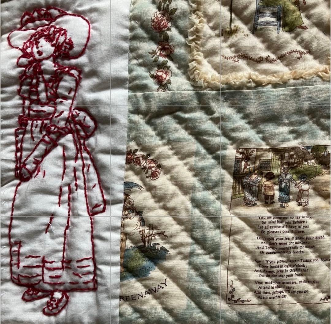 ケイトグリーナウェイの図案のレッド刺繍と生地のパッチワークキルトタペストリー