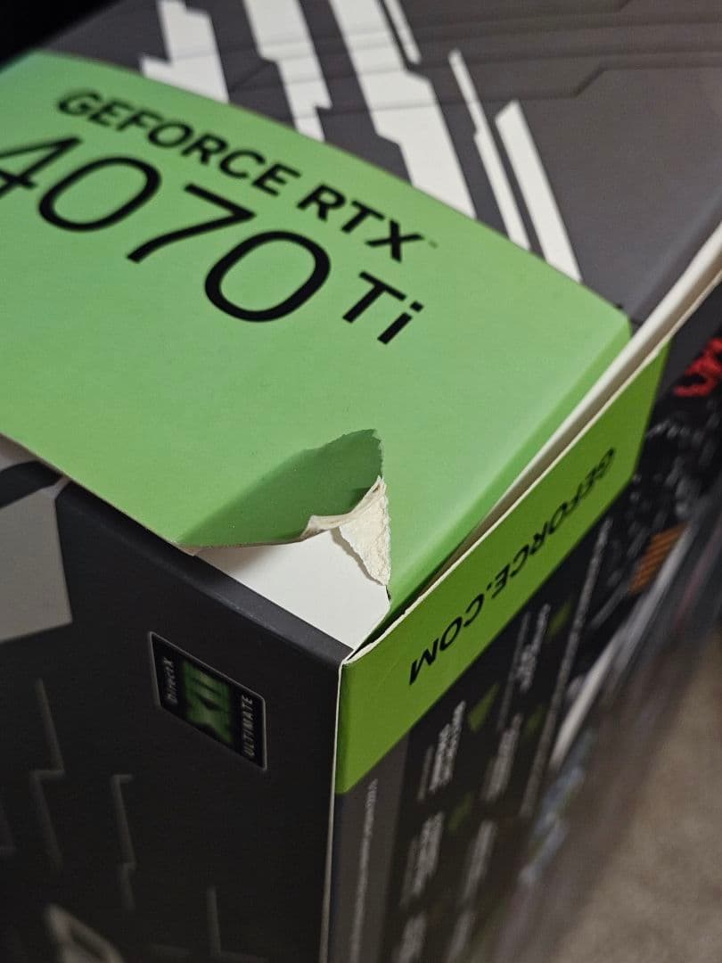 PALIT GeForce RTX 4070 Ti 化粧箱に破れあり