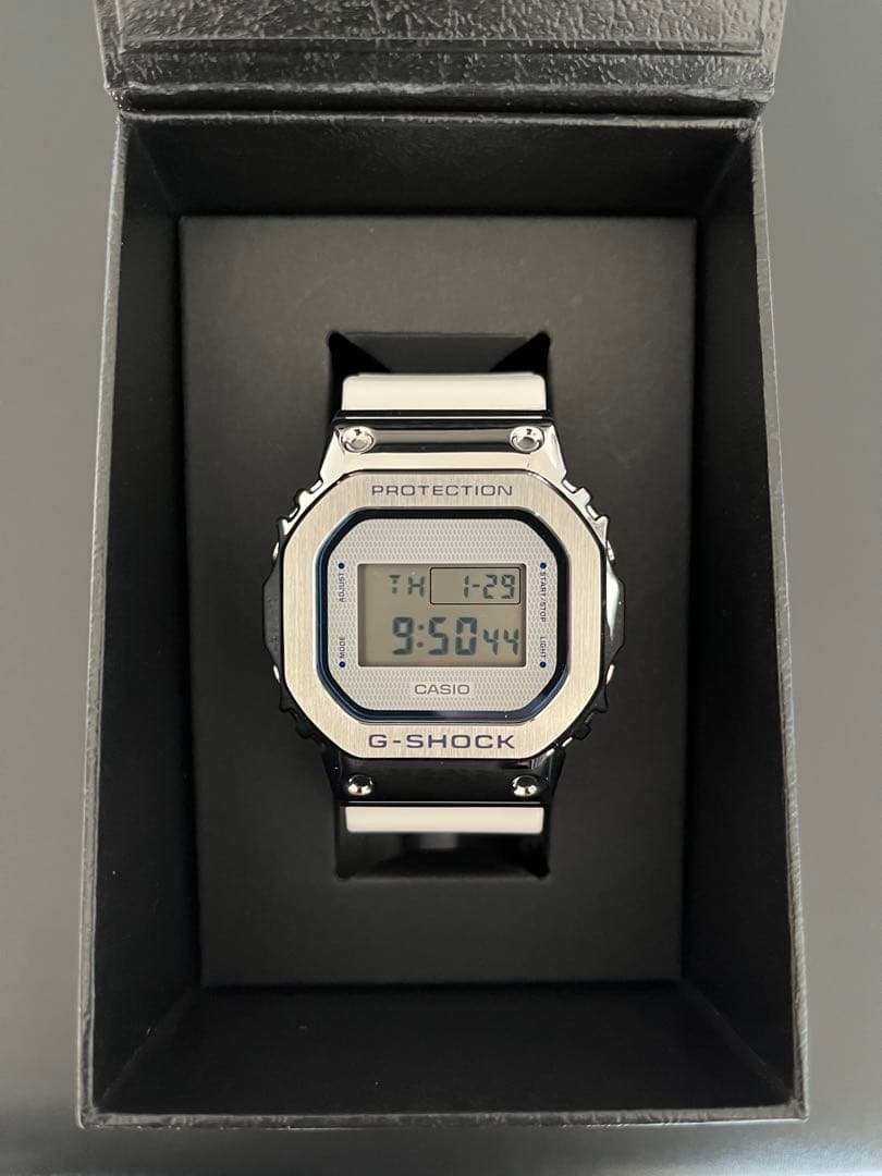 ま*ー様 【生産終了品】G-SHOCK GM-5600LC-7JF