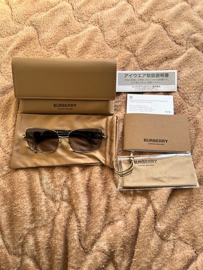 BURBERRY ラウンド型サングラス