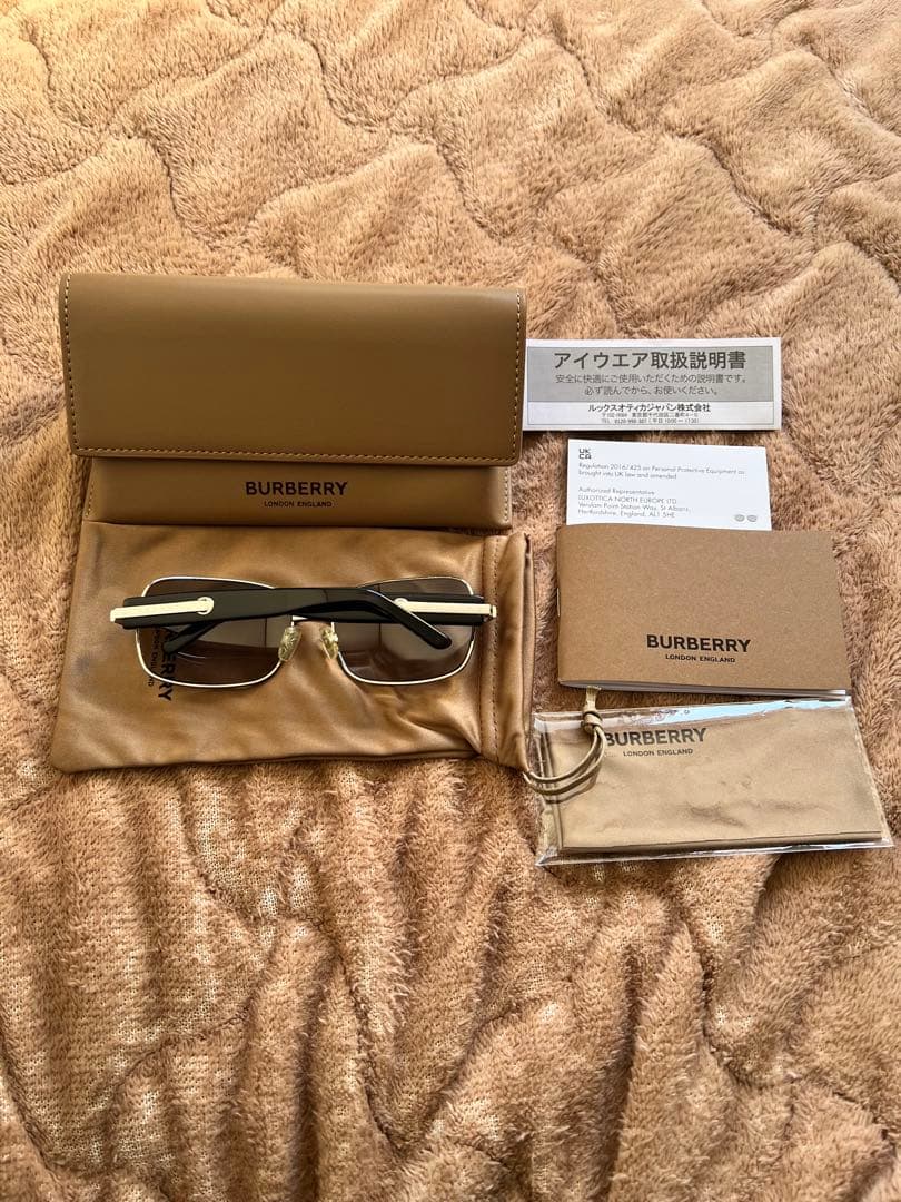 BURBERRY ラウンド型サングラス