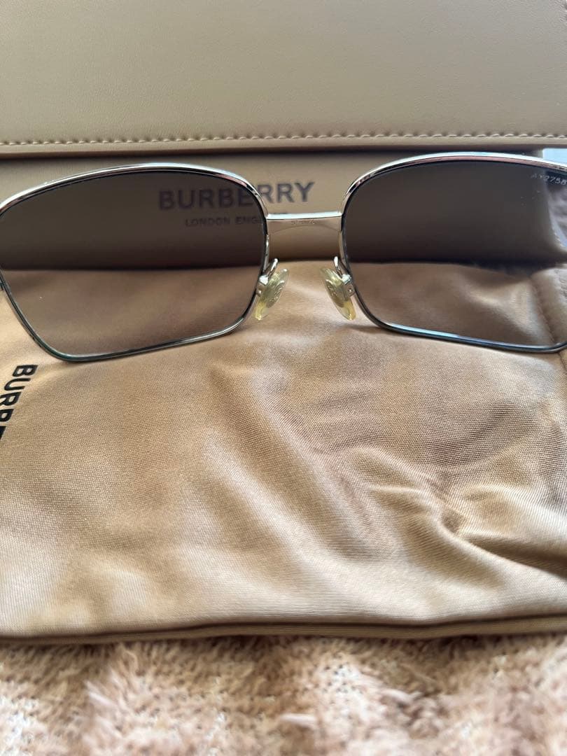 BURBERRY ラウンド型サングラス