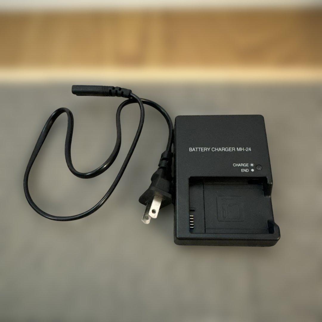 Nikon D5600 デジタル一眼レフカメラ 18-55mmレンズ付き