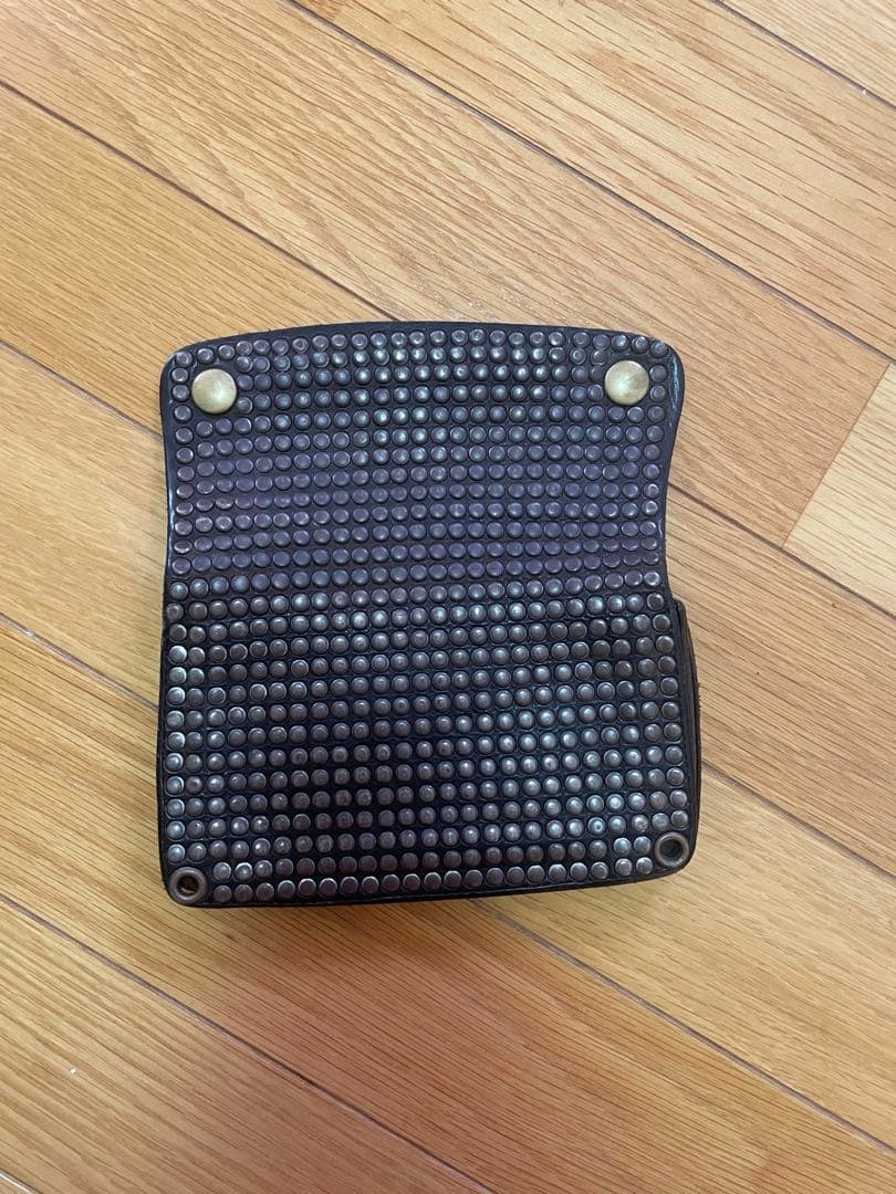 HTC ウォレットチェーン付き　スタッズ　長財布